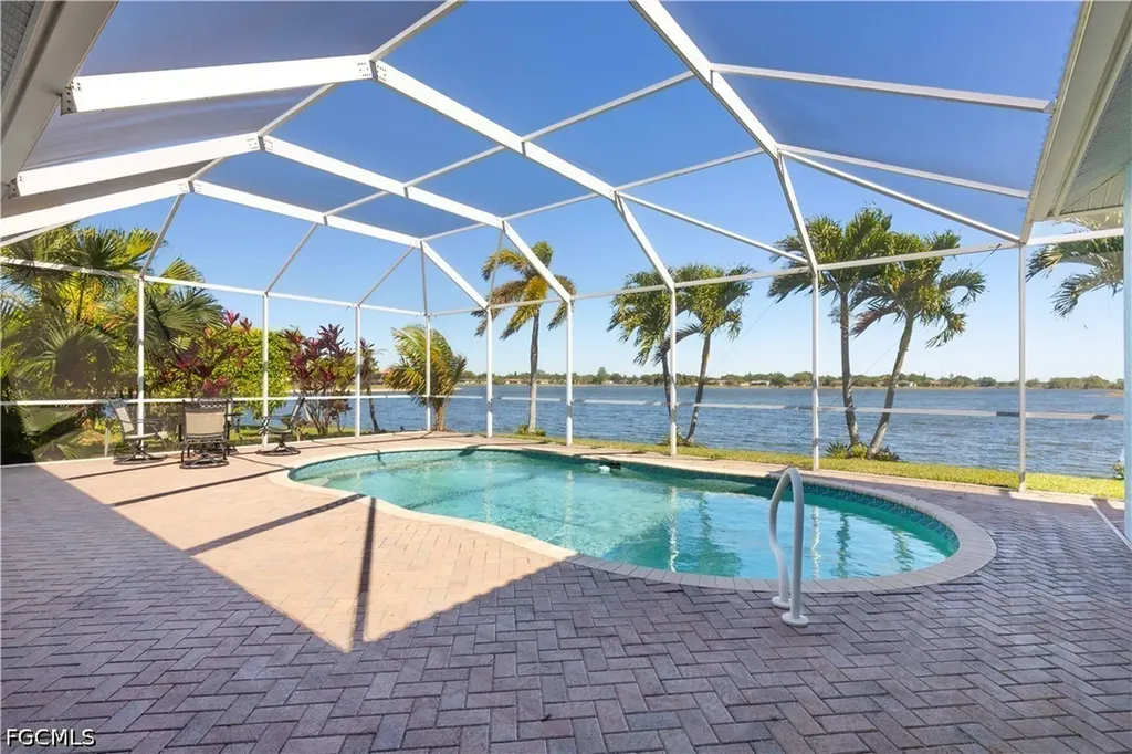 2202 Grove Drive Naples FL 34120