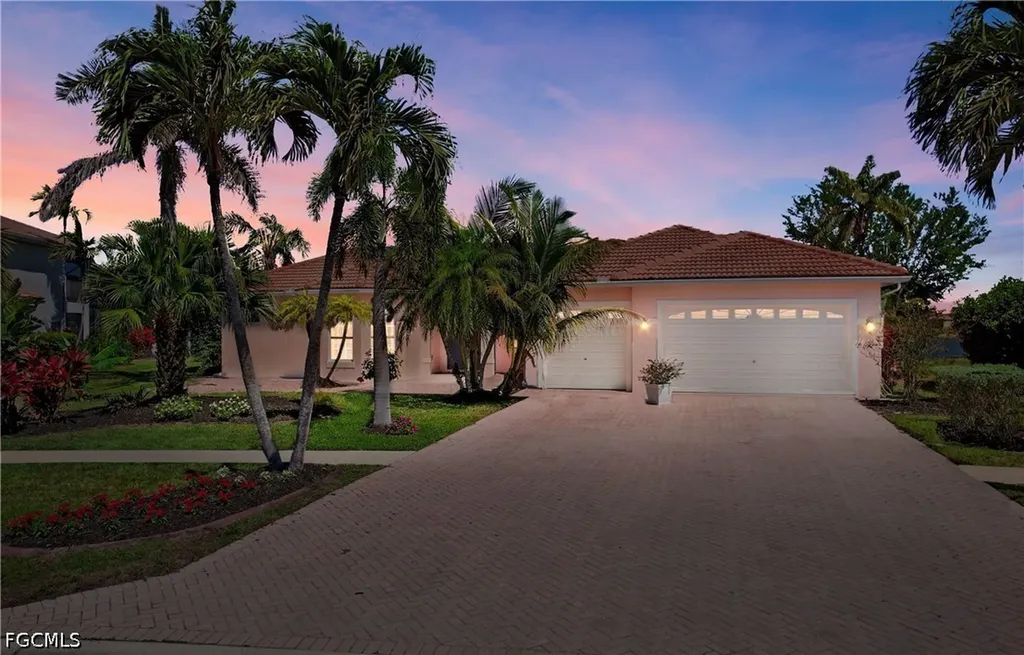 2202 Grove Drive Naples FL 34120