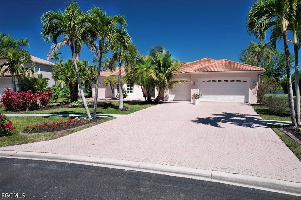 2202 Grove Drive Naples FL 34120
