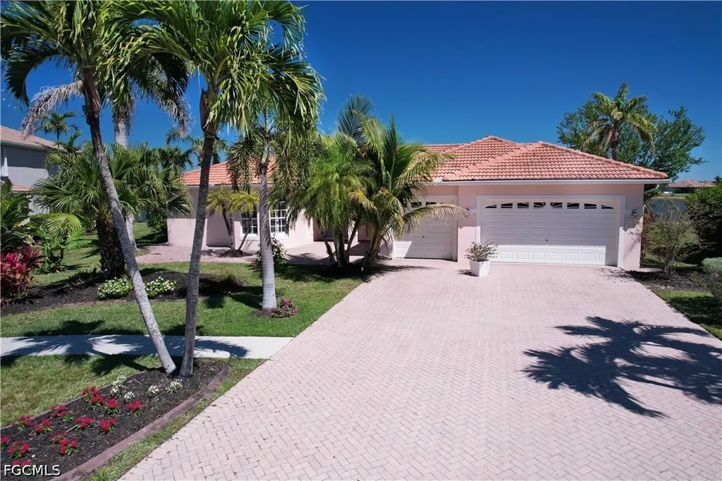2202 Grove Drive Naples FL 34120