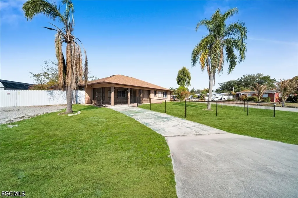 15 Willow Street Lehigh Acres FL 33936