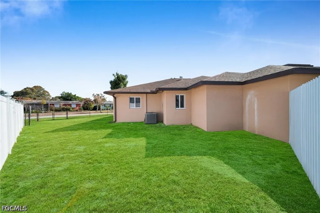 15 Willow Street Lehigh Acres FL 33936