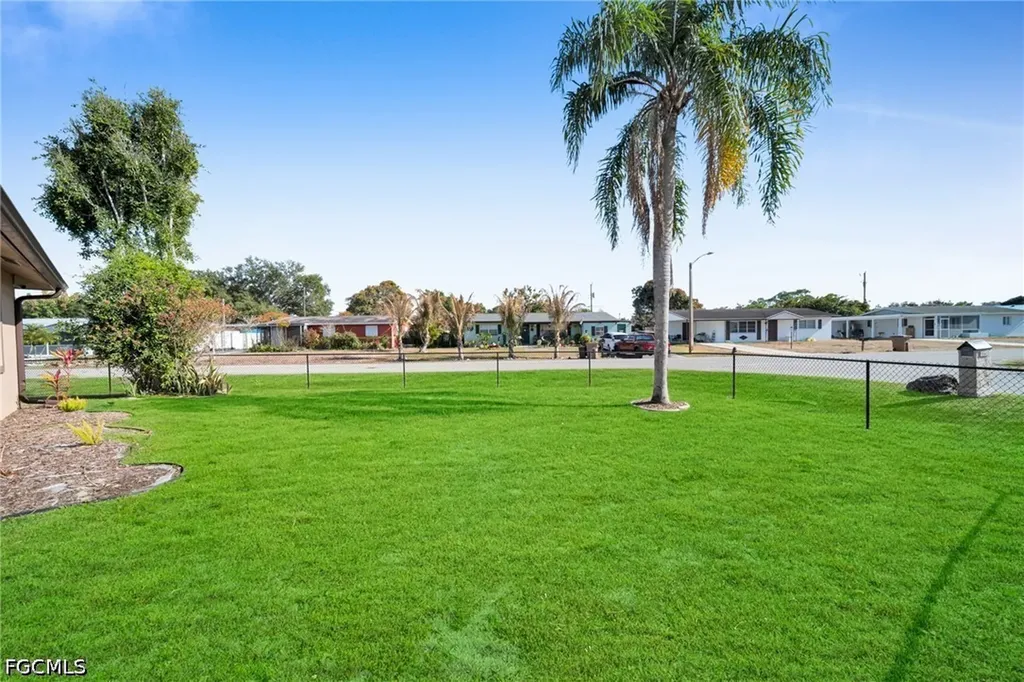 15 Willow Street Lehigh Acres FL 33936
