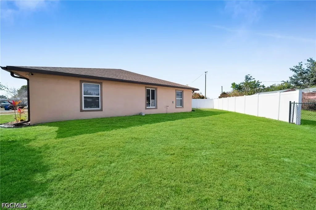 15 Willow Street Lehigh Acres FL 33936