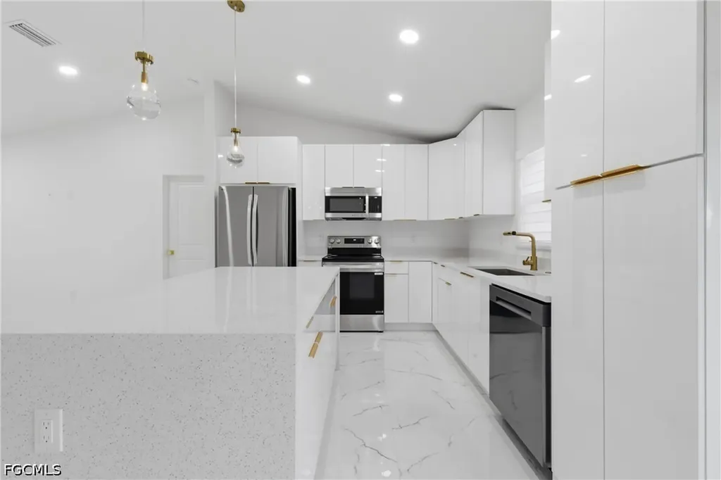 2201 NE 10th Place Cape Coral FL 33909