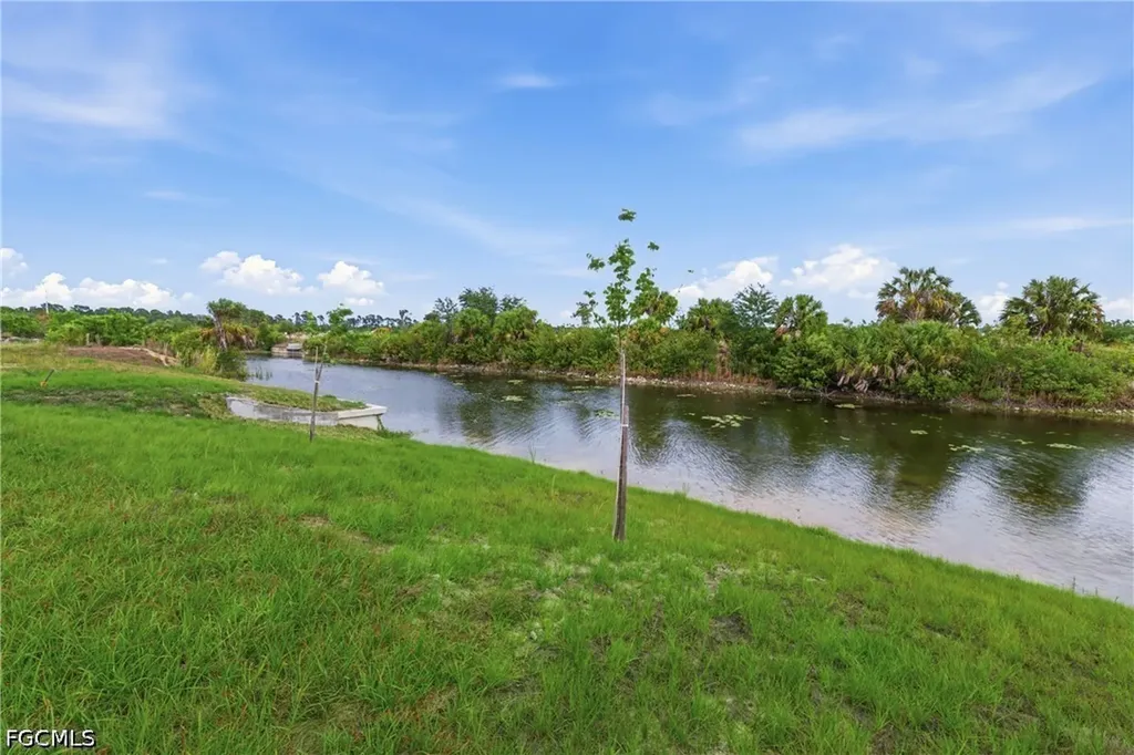 2201 NE 10th Place Cape Coral FL 33909