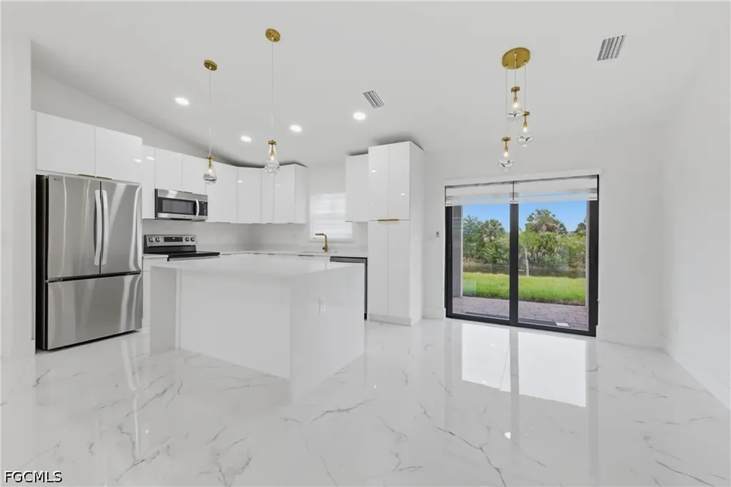 2201 NE 10th Place Cape Coral FL 33909