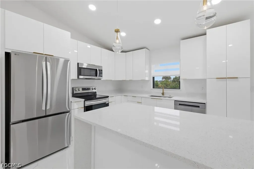 2201 NE 10th Place Cape Coral FL 33909