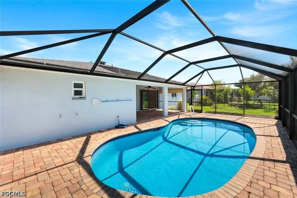322 SE 17th Street Cape Coral FL 33990