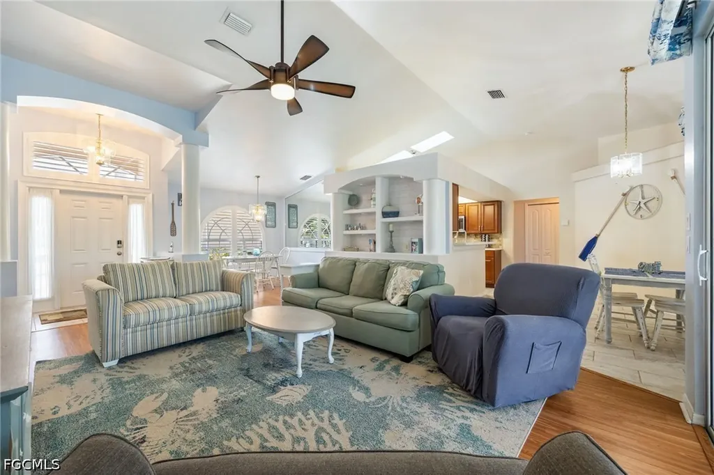 516 SE 8th Place Cape Coral FL 33990