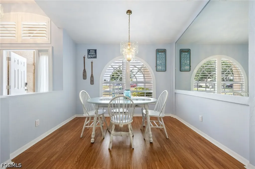 516 SE 8th Place Cape Coral FL 33990