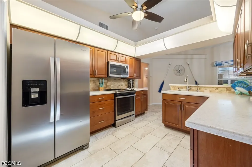 516 SE 8th Place Cape Coral FL 33990