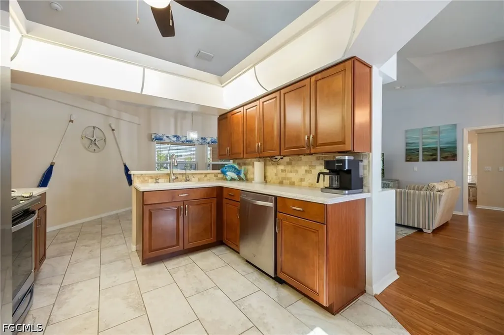 516 SE 8th Place Cape Coral FL 33990