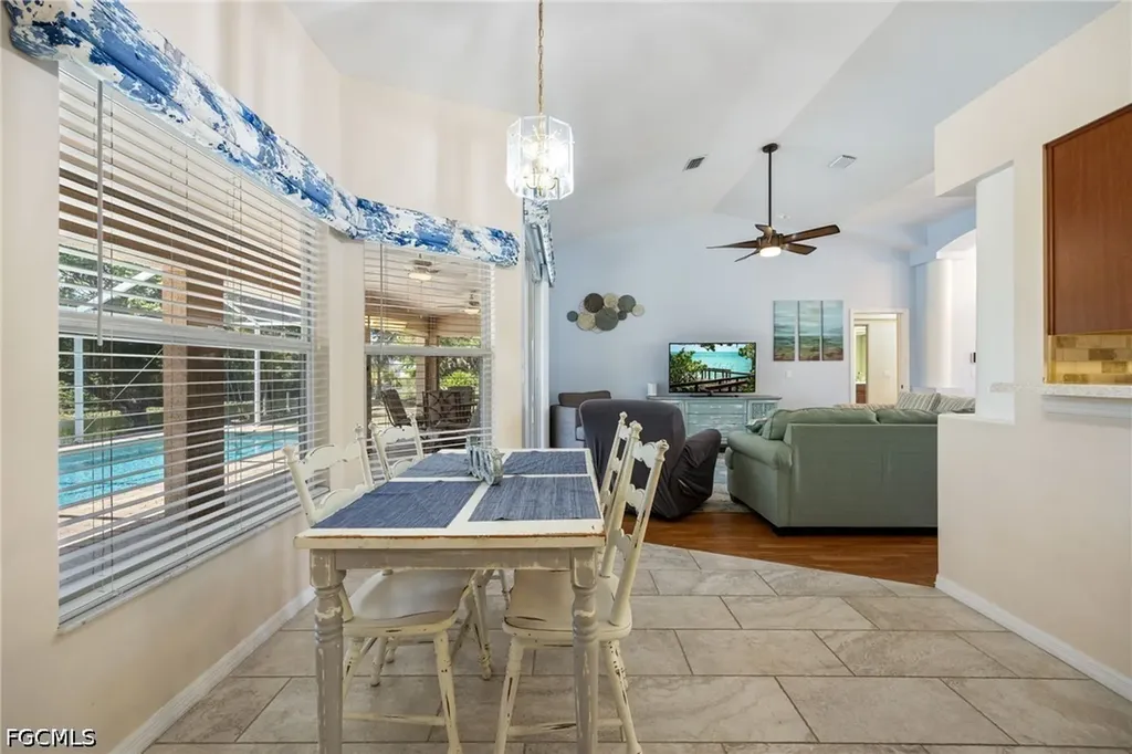 516 SE 8th Place Cape Coral FL 33990