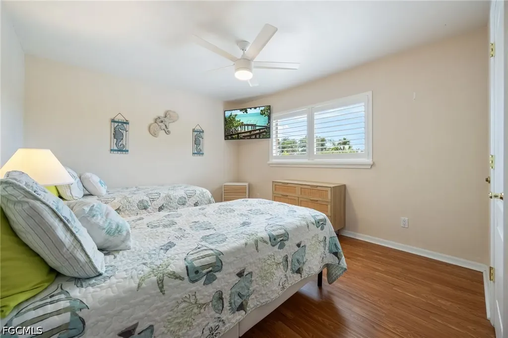 516 SE 8th Place Cape Coral FL 33990