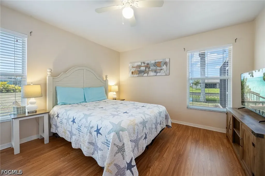 516 SE 8th Place Cape Coral FL 33990