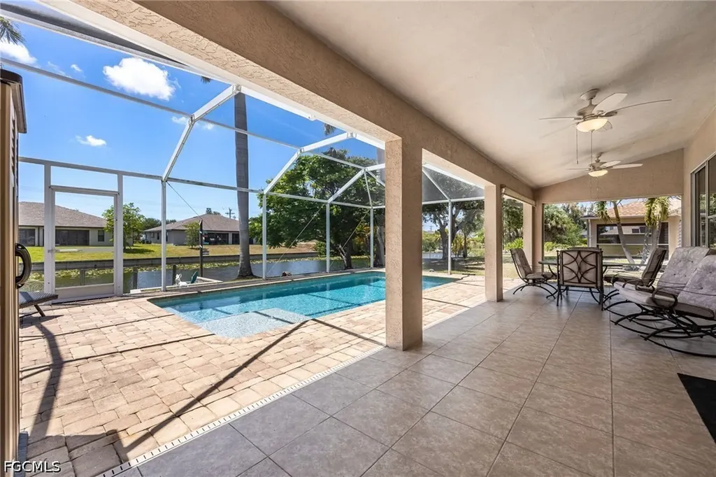 516 SE 8th Place Cape Coral FL 33990