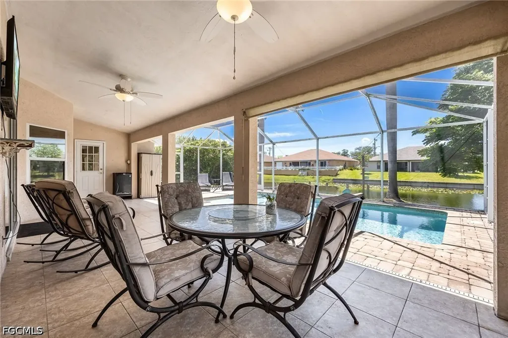 516 SE 8th Place Cape Coral FL 33990