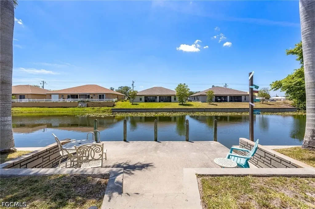 516 SE 8th Place Cape Coral FL 33990