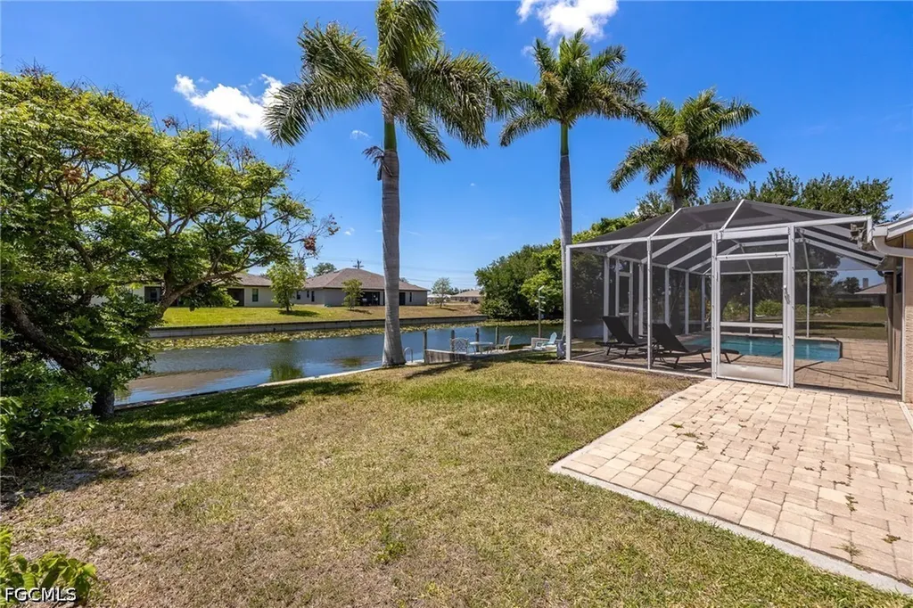 516 SE 8th Place Cape Coral FL 33990