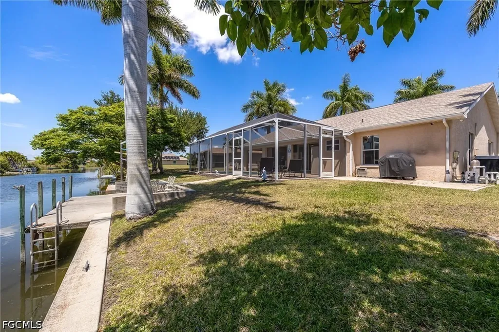516 SE 8th Place Cape Coral FL 33990