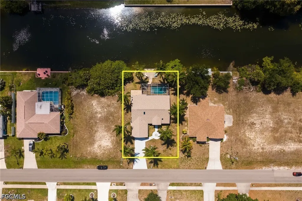 516 SE 8th Place Cape Coral FL 33990