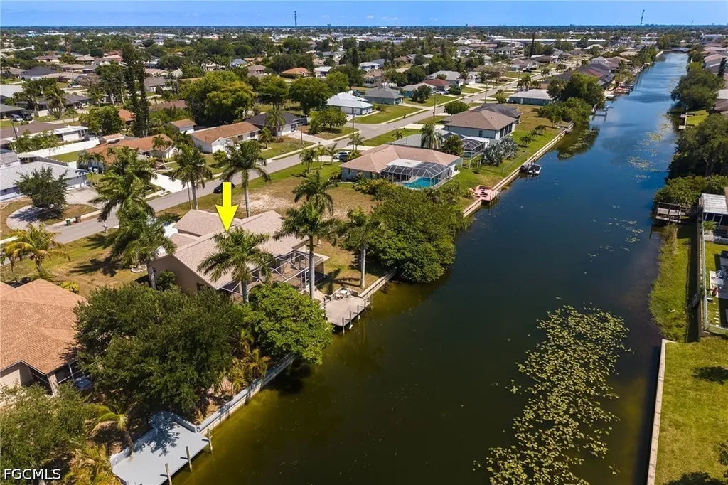 516 SE 8th Place Cape Coral FL 33990