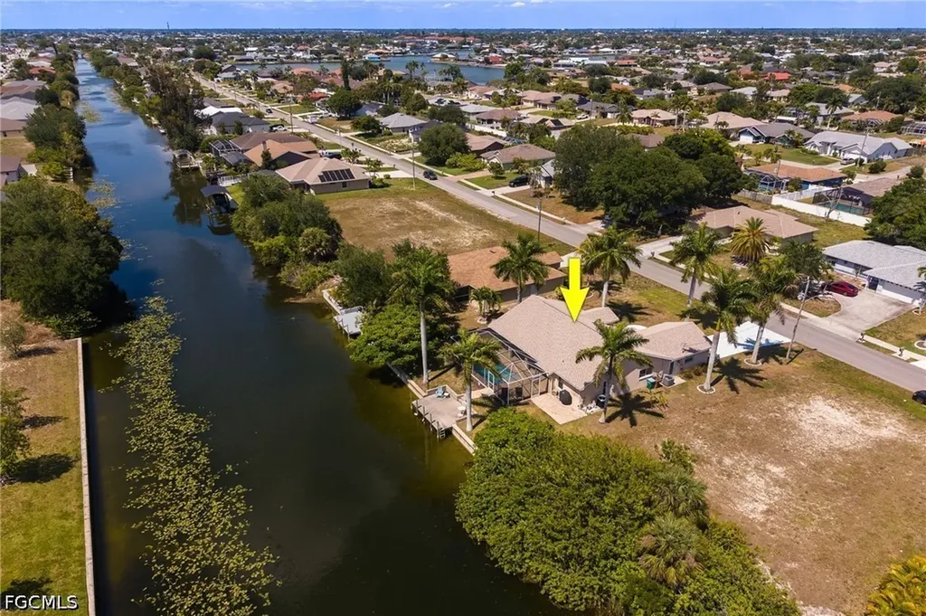 516 SE 8th Place Cape Coral FL 33990