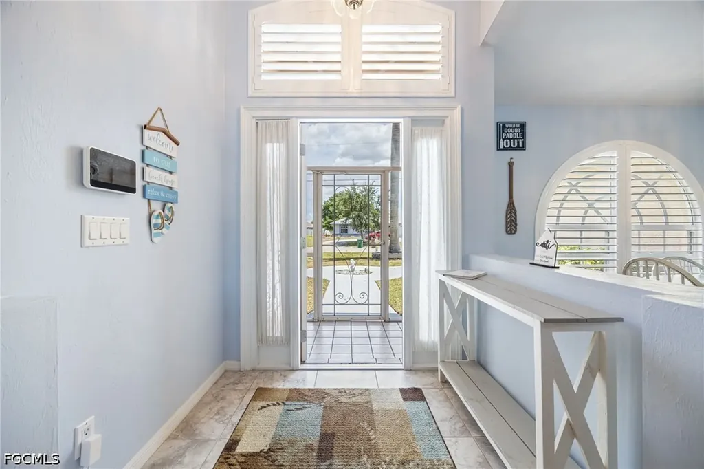 516 SE 8th Place Cape Coral FL 33990
