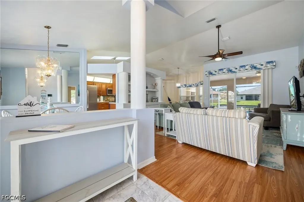 516 SE 8th Place Cape Coral FL 33990