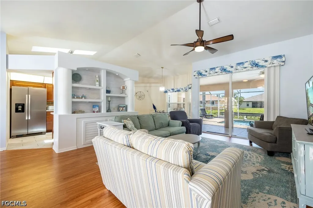 516 SE 8th Place Cape Coral FL 33990