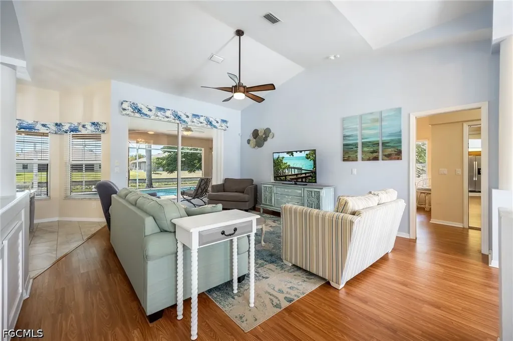 516 SE 8th Place Cape Coral FL 33990