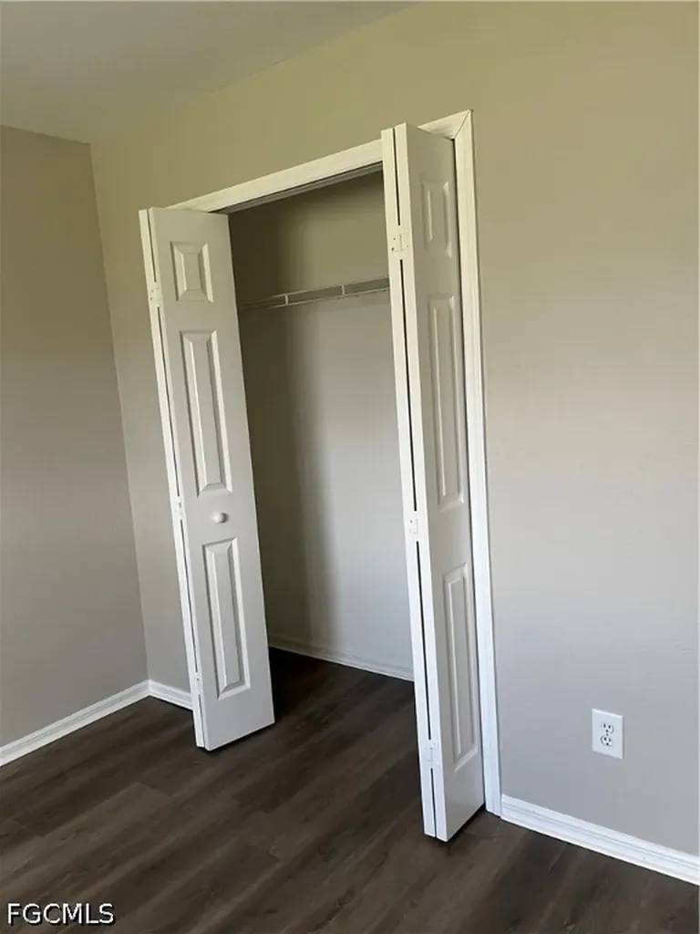 1923 NE 4th Terrace Cape Coral FL 33909-2718