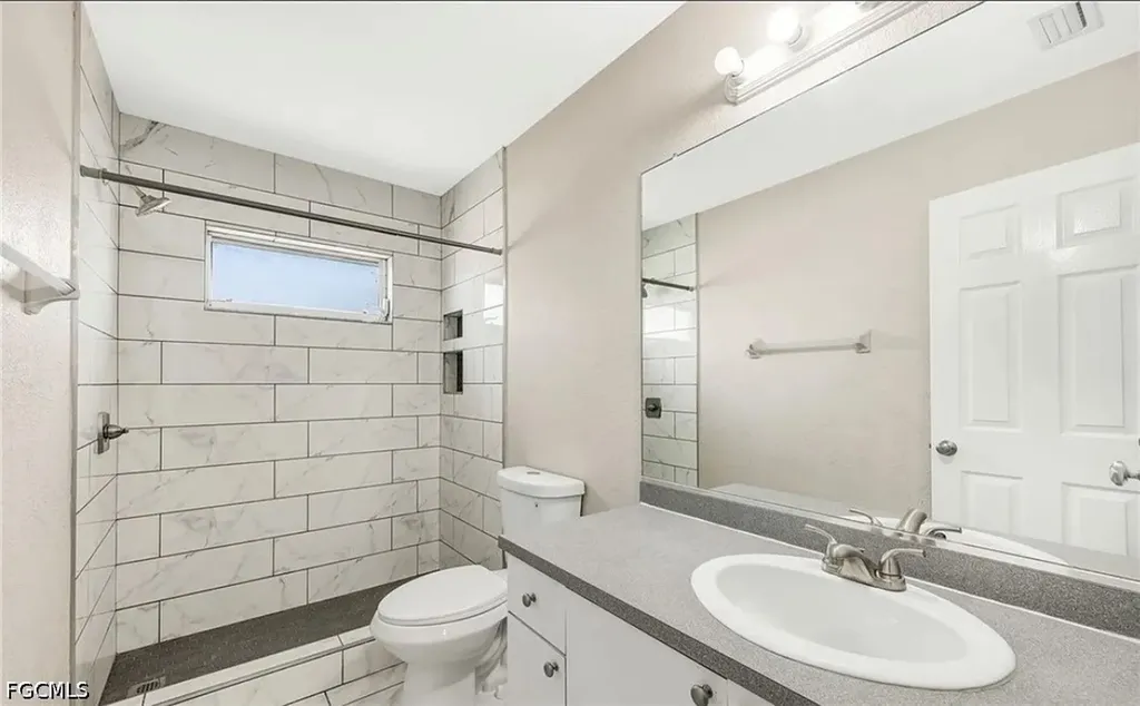 1923 NE 4th Terrace Cape Coral FL 33909-2718
