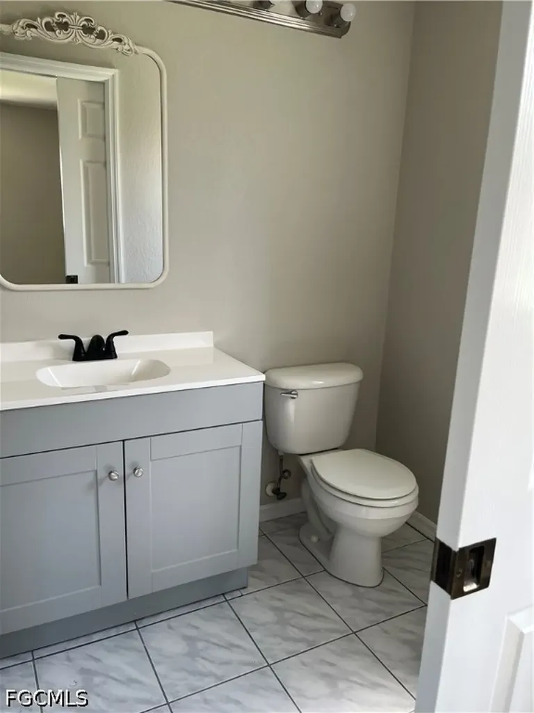 1923 NE 4th Terrace Cape Coral FL 33909-2718