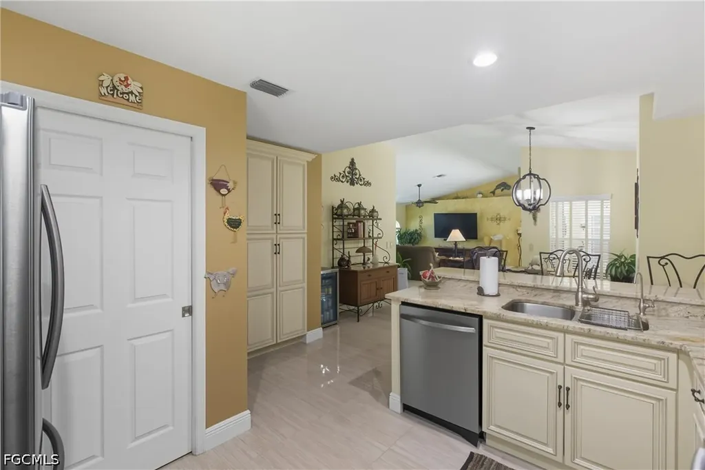 3325 SW 26th Place Cape Coral FL 33914