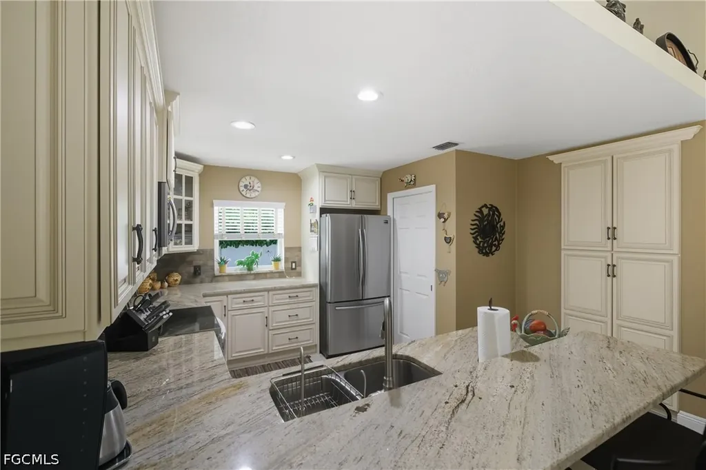 3325 SW 26th Place Cape Coral FL 33914