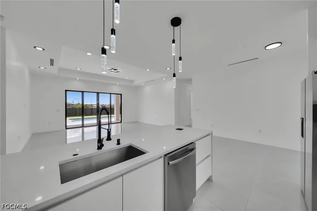 818 NE 10th Street Cape Coral FL 33909
