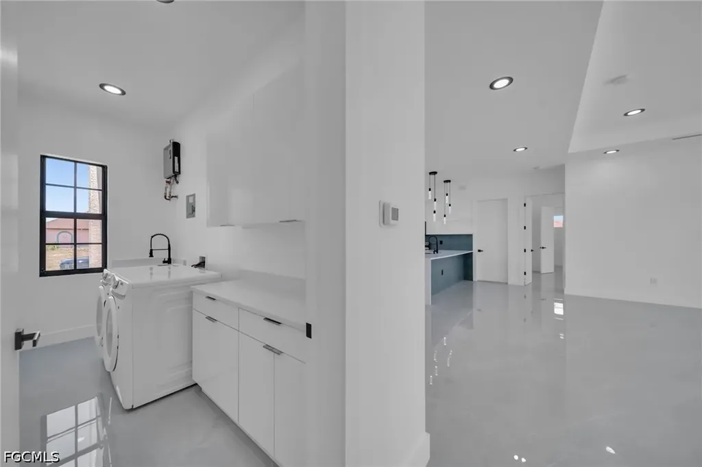 818 NE 10th Street Cape Coral FL 33909