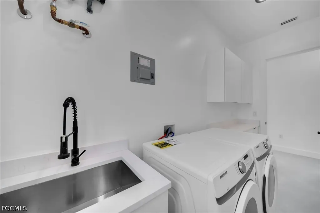 818 NE 10th Street Cape Coral FL 33909
