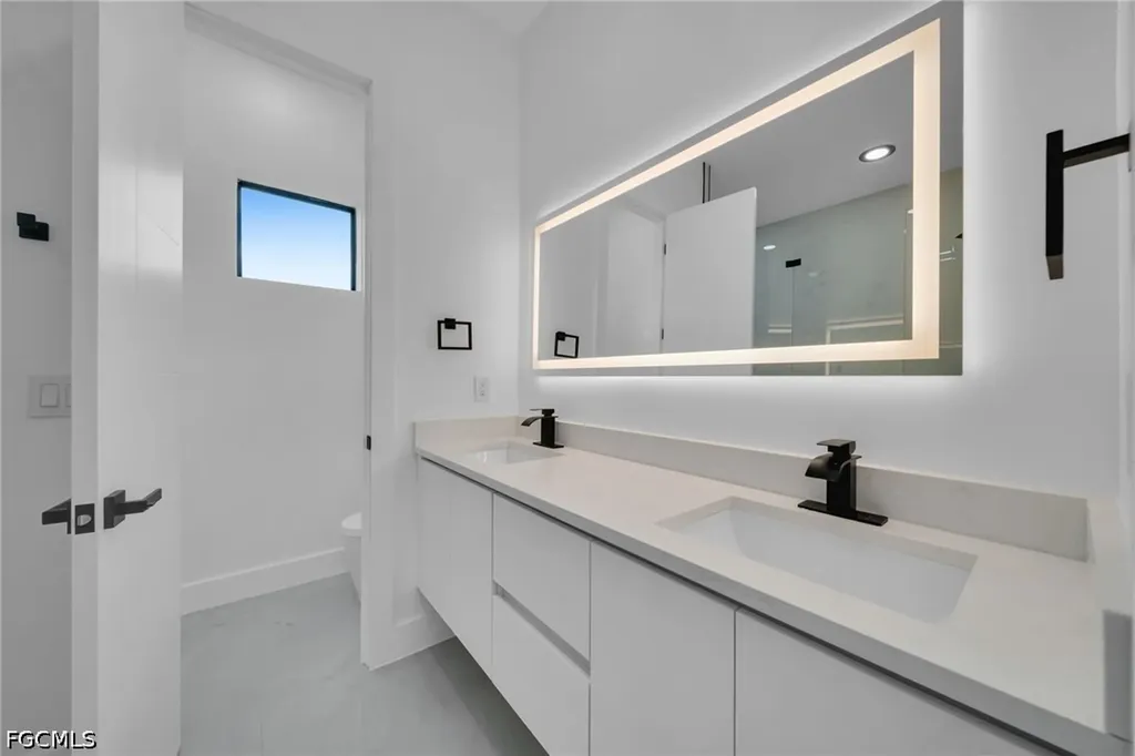 818 NE 10th Street Cape Coral FL 33909