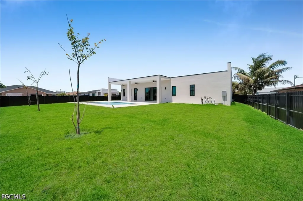 818 NE 10th Street Cape Coral FL 33909