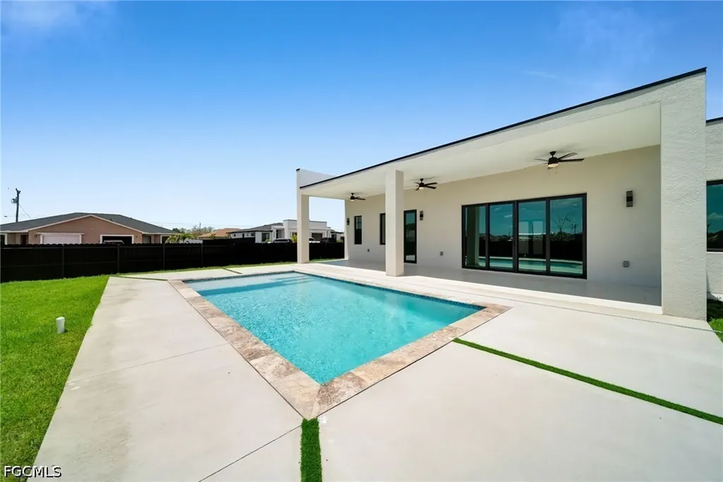 818 NE 10th Street Cape Coral FL 33909
