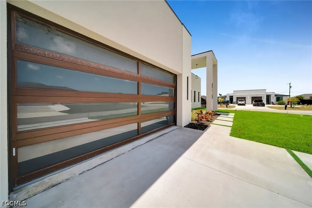 818 NE 10th Street Cape Coral FL 33909