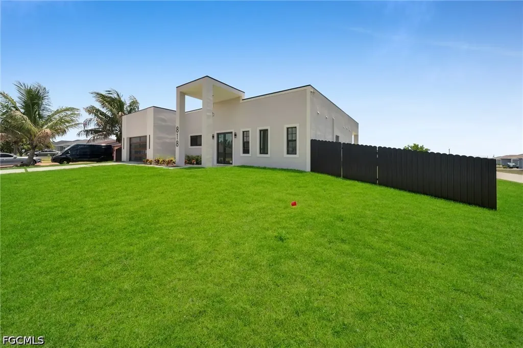 818 NE 10th Street Cape Coral FL 33909