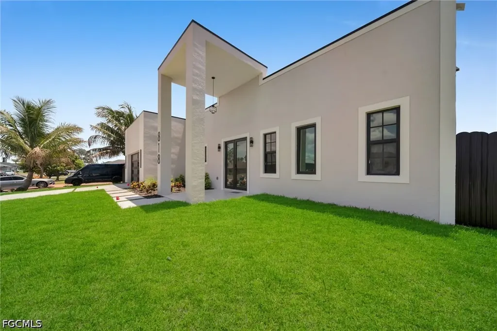 818 NE 10th Street Cape Coral FL 33909