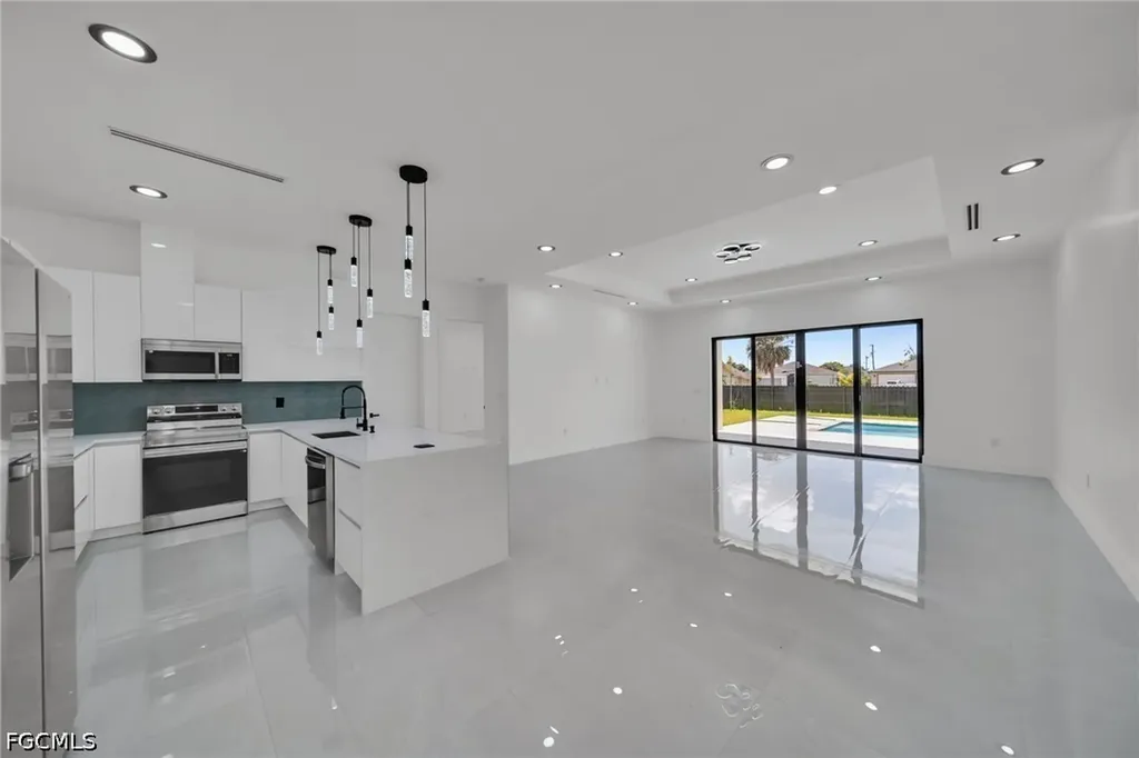 818 NE 10th Street Cape Coral FL 33909
