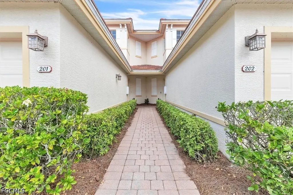 3000 Meandering Way Fort Myers FL 33905