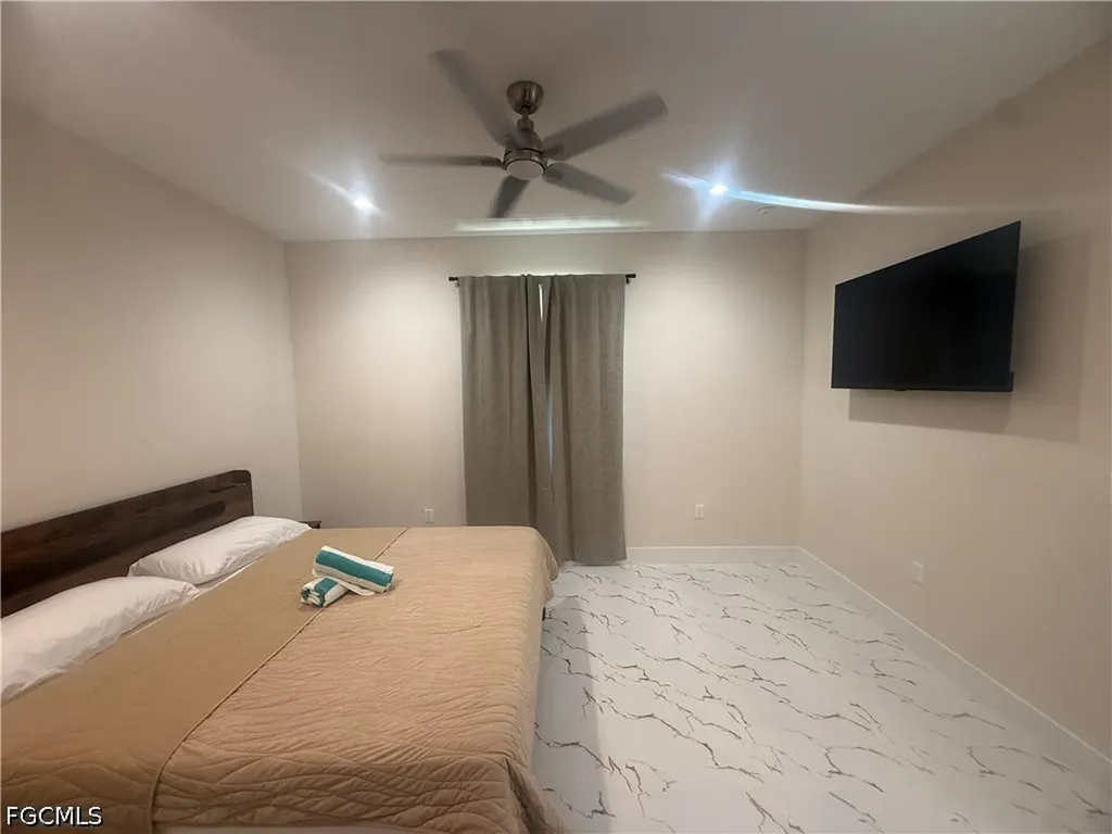 15335/ 15337 Wall Drive Fort Myers FL 33908