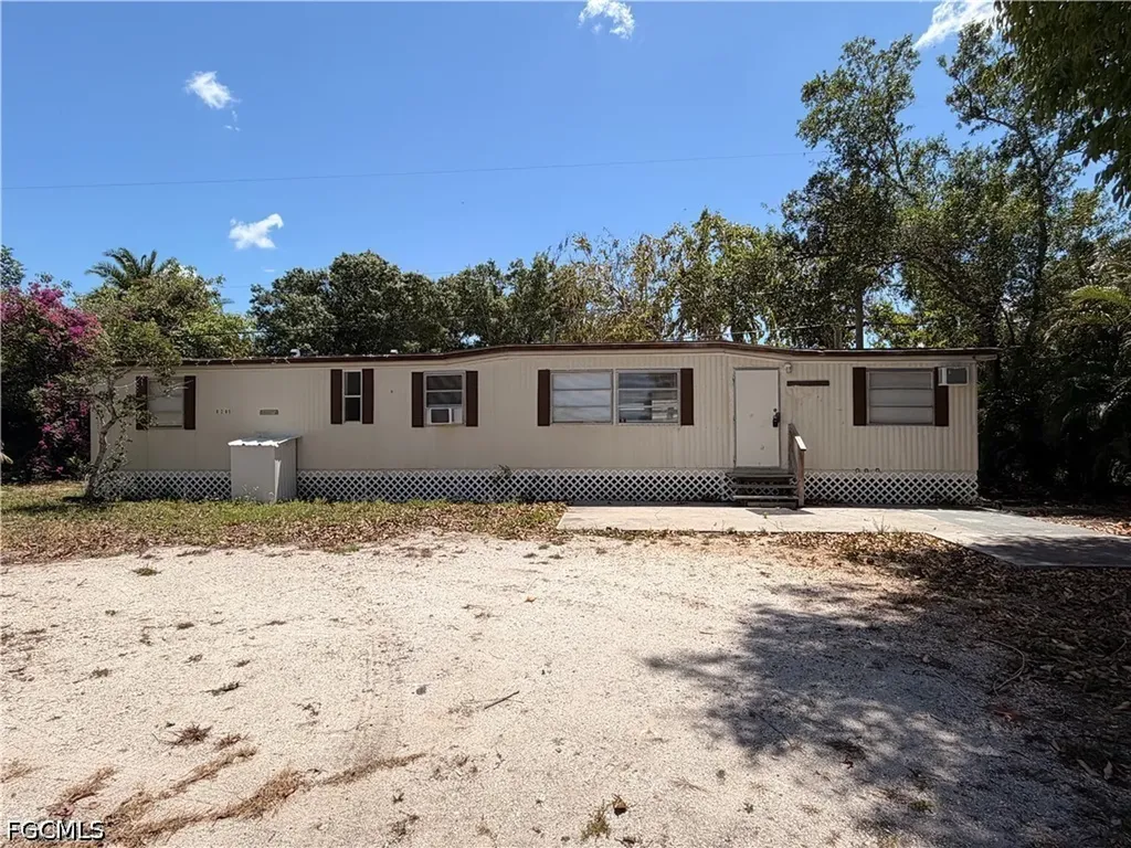 8205 Suncoast Drive North Fort Myers FL 33917